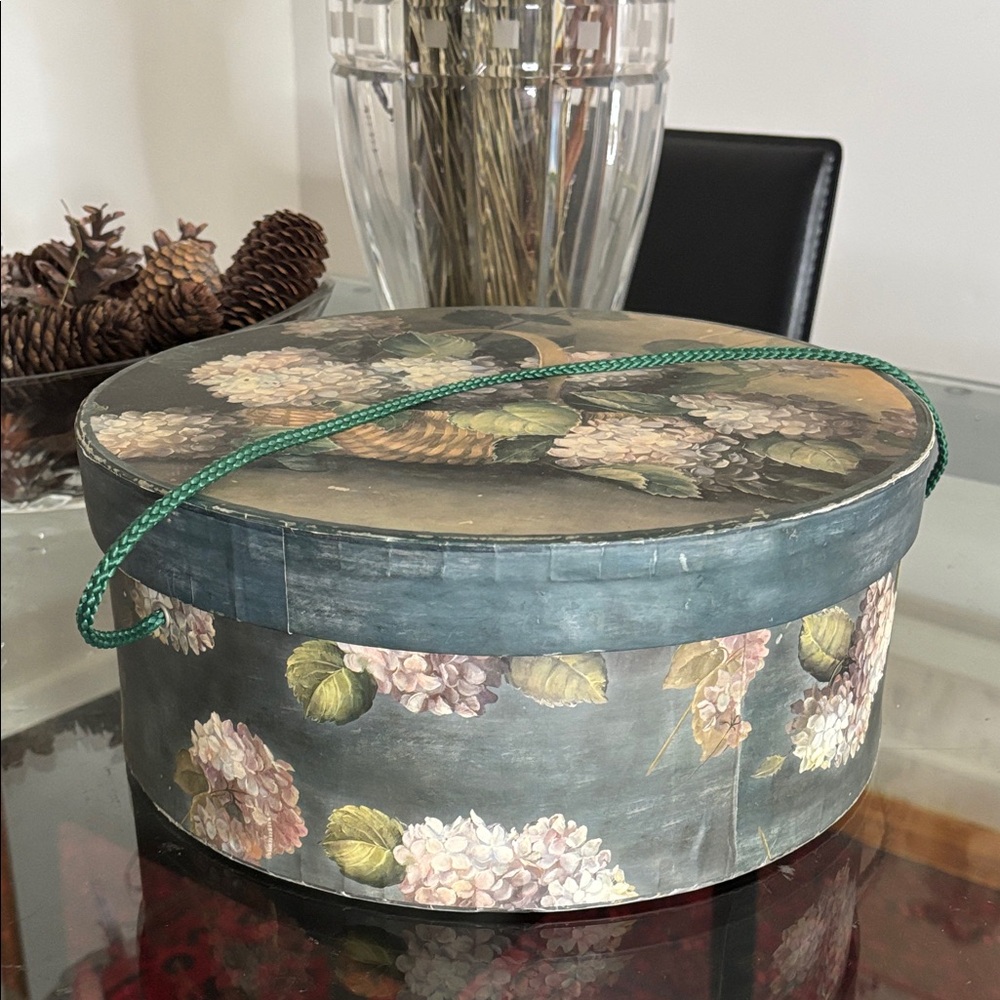 Vintage Hydrangea Floral Round Hat Box